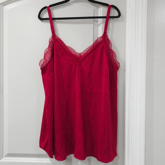 TORRID Red Satin Jacquard Houndstooth Lace Trim Cami, Like New, Size 1, 1X - Picture 3 of 14